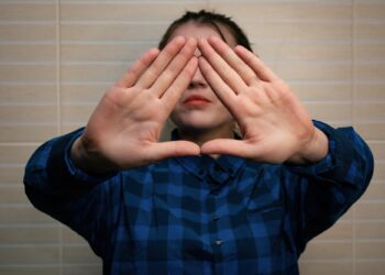 The income, mental health and physical health triangle, unpacked